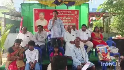 తక్కలపాడు గ్రామంలో దివంగత డివైఎఫ్ఐ  నాయకుడు చిరంజీవి సంస్మరణ సభ ఏం సి పి యు ఆధ్వర్యంలో జరిగింది