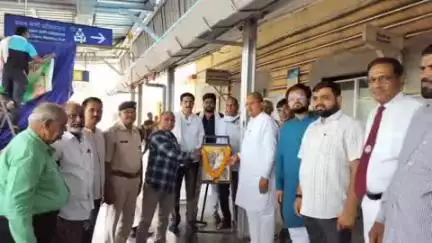 मलकापूर: मलकापूर रेल्वे स्थानक येथे हैदराबाद ते भावनगर गाडीला थांबा मिळाल्याबद्दल उद्घाटन