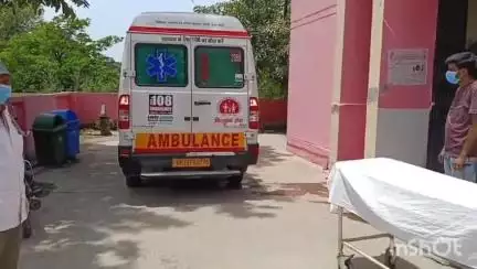 धामपुर: सीएचसी नहटौर में कोरोना के दृष्टिगत स्वास्थ्य कर्मियों ने किया मॉक ड्रिल, मरीज को भर्ती व उपचार के संबंध में दी जानकारी