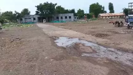 सोयगाव: सोयगाव नगरपंचायतीकडून पावसाळी पूर्व स्वच्छता नाही शहरात घाणच घाण