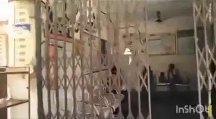 धर्माबाद: करखेली येथील प्राथमिक आरोग्य केंद्रात डॉ. व परिचारिका गैरहजर तर एका खुर्चीवर कुत्रा बसल्याचा व्हीडिओ व्हायरल