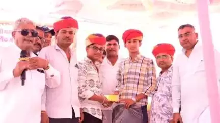 सांचोर: सांचौर में श्री सेनजी महाराज मंदिर के वार्षिकोत्सव का हुआ आयोजन, यज्ञ व महाआरती के बीच मंदिर पर चढ़ाई गई ध्वजा