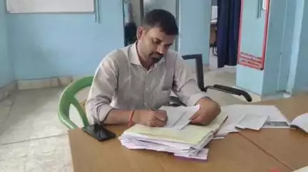 बारुन: जमीनी विवाद संबंधित समस्याओं के समाधान को लेकर बारुण थाना परिसर में आयोजित हुआ जनता दरबार