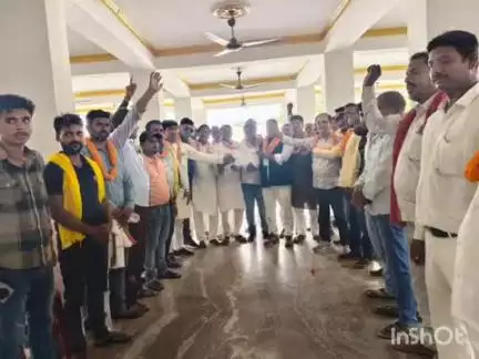 मदनपुर: रानीकुआँ स्थित एक निजी विद्यालय में राजद के संगठनात्मक चुनाव आयोजित, निर्विरोध दूसरी बार राजद प्रखंड अध्यक्ष बने सरोज