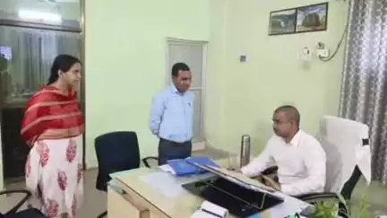 मोहनिया: कैमूर जिलाधिकारी सावन कुमार ने नगर पंचायत मोहनिया का निरीक्षण किया, कहा- कई नियुक्तियां बिना सार्वजनिक विज्ञापन के हुई हैं