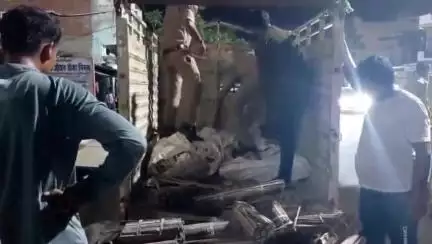 सगड़ी: जीयनपुर पुलिस और एसटीएफ ने अवैध गांजा के साथ अंतर्राज्यीय तस्कर को किया गिरफ्तार, बरामद की मैजिक वाहन