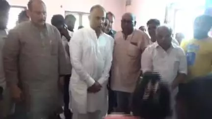 ಮಂಗಳೂರು: ಮೀನುಗಾರಿಕೆಗೆ ತೆರಳಿ ಕಣ್ಮರೆ ಕೇಸ್: ಬೆಂಗರೆಯಲ್ಲಿ  ಮೀನುಗಾರರ ಮನೆಗೆ ಭೇಟಿ ನೀಡಿ ಸಚಿವ ಗುಂಡೂರಾವ್ ರಿಂದ ತಲಾ 8 ಲಕ್ಷ ರೂಪಾಯಿ ಪರಿಹಾರ ಘೋಷಣೆ