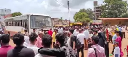 लांजा: लांजा बस स्थानकाच्या समोर बसचे चाक पायावरून गेल्याने पादचाऱ्याचे दोन्ही पाय जायबंदी