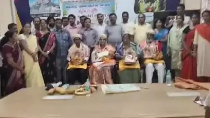 ಪಾವಗಡ: ಪಟ್ಟಣದಲ್ಲಿ ಕಂದಾಯ ಇಲಾಖೆಯ ನಿವೃತ್ತ ನೌಕರರಿಗೆ ಬೀಳ್ಕೊಡುಗೆ ಸಮಾರಂಭ