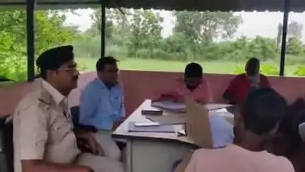 असरगंज: भूमि विवाद के निपटारे हेतु असरगंज थाना परिसर में जनता दरबार आयोजित, चार मामले आए