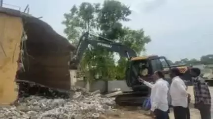 కమలాపురం: కమలాపురం : పట్టణంలోని ఓవర్ హెడ్ ట్యాంకు కూల్చివేత