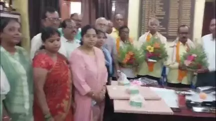 जमुआ: गिरिडीह कॉलेज में प्राचार्य कक्ष में विदाई समारोह आयोजित, तीन कर्मियों को सेवानिवृत्ति पर दी गई विदाई