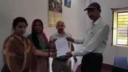 कपकोट: दोबाड़ गांव की आपदा से पीड़ित महिला ने एक साल बाद तहसीलदार कपटोट को सौंपा ज्ञापन, प्रशासन ने नहीं ली सुध