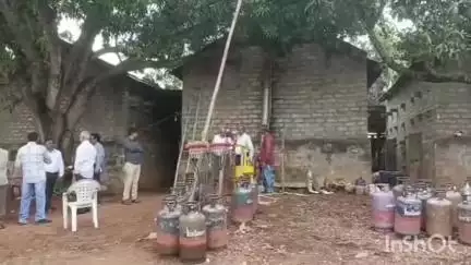 అశ్వారావుపేట: అశ్వారావుపేట మండలం వేదాపురంలో గ్యాస్ ఆధారిత టిబతో క్యూరింగ్ పై రైతులకు అవగాహన కార్యక్రమం