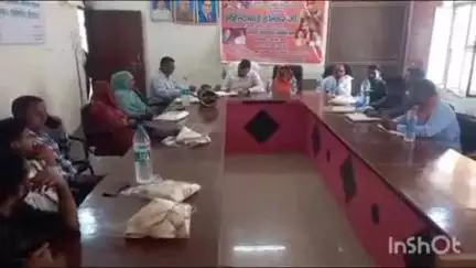 सिकंदराराऊ: हसायन नगर पंचायत में विकास कार्यों को लेकर अध्यक्ष ने सभासदों के साथ की बैठक, विकास कार्यों पर हुई चर्चा