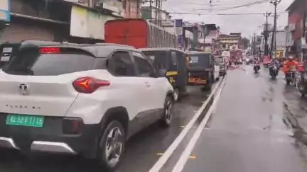 ഒറ്റപ്പാലം: നഗരത്തിലെ ഗതാഗത കുരുക്കിന് പരിഹാരം കാണണമെന്ന ആവശ്യം ശക്തം #localissue