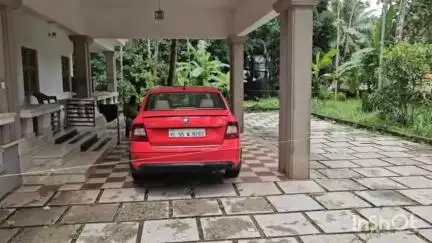 തിരൂര്‍: കുറ്റിപ്പുറം മല്ലൂർക്കടവിന് സമീപം തെക്കേഅങ്ങാടിയിൽ സുഹൃത്തിന്റെ കാറിനകത്ത് യുവാവിനെ മരിച്ച നിലയിൽ കണ്ടെത്തി