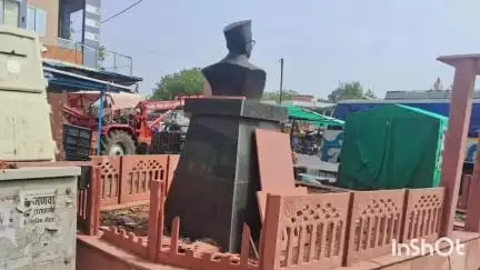 मल्हारगढ़: बस स्टैंड पर बाउंड्री वॉल को असामाजिक तत्वों ने तोड़ा, पुलिस ने शुरू की जांच