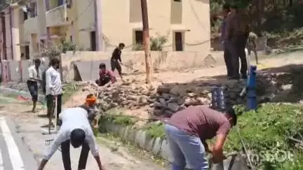 रानीखेत: पन्याली के समीप रिजर्व फॉरेस्ट में चल रही थी अतिक्रमण की तैयारी, वन विभाग की टीम ने मौके पर पहुंचकर काम रुकवाया