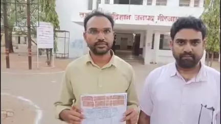 मड़िहान: मड़िहान थाना क्षेत्र के हसरा गांव निवासी पीड़ित ने मड़िहान तहसील में ज्ञापन सौंपकर विपक्षी पर जमीन कब्जा करने का आरोप लगाया