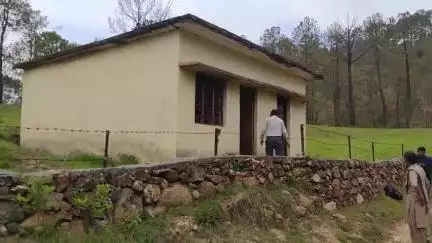 कांडा: SDM कांडा के निर्देश पर तहसीलदार, राजस्व निरीक्षक और उपनिरीक्षक ने देवतोली में खातीगांव पटवारी चौकी की ली सुध