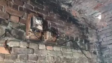 नौतनवा: सेखुआनी गांव में बिजली मीटर के नीचे गैस सिलेंडर सेट करते समय शॉर्ट सर्किट से लगी आग, मची अफरा-तफरी