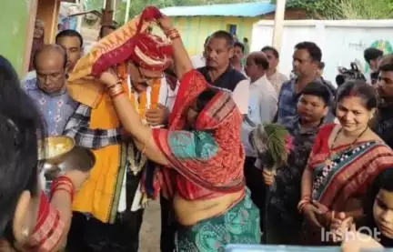 ବୀରମହାରାଜପୁର: ସେଲେଡି ହାଇସ୍କୁଲରେ  ଜିଲ୍ଲା କ୍ରୀଡା ଶିକ୍ଷାଧିକାରୀ ସତ୍ୟନାରାୟଣ ତ୍ରିପାଠୀଙ୍କୁ ଅବସର କାଳୀନ ବିଦାୟ ସମ୍ବର୍ଧନା ପ୍ରଦାନ