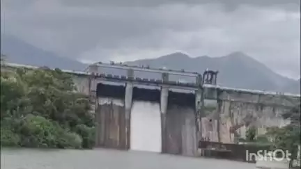 മണ്ണാർക്കാട്: കാഞ്ഞിരപ്പുഴ ഡാമിന്റെ ഷട്ടറുകള്‍ തുറന്നു