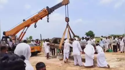 ಹಳಿಂಗಳಿ ಗ್ರಾಮದಲ್ಲಿ ಭರತ ಭಗವಾನ್ ಮೂರ್ತಿ ಪ್ರತಿಷ್ಠಾಪನೆ, ಮಾಜಿ ಶಾಸಕ ಆನಂದ ನ್ಯಾಮಗೌಡ ಇದ್ರು..