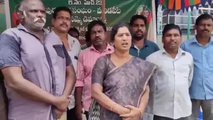 మండపేటలో ఇంజినీరింగ్ వర్కర్ల సమ్మెకు మద్దతు తెలిపిన సీఐటీయూ నాయకులు