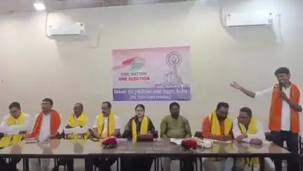 पूर्वी टुंडी: शंकरडीह में ईस्ट टुंडी किसान उत्थान प्रोड्यूसर कंपनी लिमिटेड द्वारा वन नेशन वन इलेक्शन को लेकर बैठक की गई