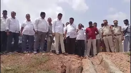 కర్నూల్ నందికొట్కూరు 340C నేషనల్ హైవేను తనిఖీ చేసిన మంత్రి బీసీ జనార్దన్ రెడ్డి, పనుల నాణ్యతపై ఆగ్రహం వ్యక్తం