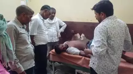 नौतनवा: देवघट्टी में विद्यालय में सफाई के दौरान गश खाकर गिरा सफाई कर्मी, रतनपुर सीएचसी में हुआ भर्ती