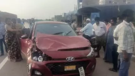 కొమ్మలపాడు రహదారి వద్ద గేదెను ఢీకొట్టిన కారు, తీవ్రంగా గాయపడిన గేద.. పూర్తిగా దెబ్బ తిన్న కారు ముందు భాగం