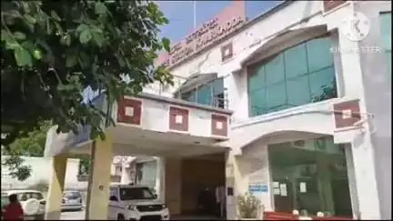 खरखौदा: झरोठ गांव में कार ने बाइक को मारी टक्कर, बाइक सवार घायल
