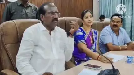 ఏలూరు నగరపాలిక సంస్థ సానిటరీ సిబ్బందిపై ఆగ్రహం వ్యక్తం చేసిన ఎమ్మెల్యే బడేటి రాధాకృష్ణయ్య