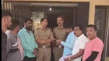 रतलाम नगर: फेसबुक पर मुस्लिम युवक की आपत्तिजनक टिप्पणी से नाराज़ विश्व हिंदू परिषद व बजरंग दल ने स्टेशन रोड थाने में की शिकायत