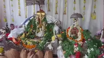 ସୋନପୁର: ଦେବ ଦମ୍ପତିଙ୍କ ବିବାହ ସମ୍ପନ୍ନ ପରେ ଆଜି ଘୋଡାଘାଟପଡା ପଡାରେ ଯୁଗଳ ମୂର୍ତ୍ତି ଦର୍ଶନ କଲେ ଭକ୍ତ