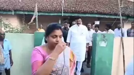 ఉండి: పెదఅమిరంలో లబ్ధిదారులకు పెన్షన్లు పంపిణీ చేసిన డిప్యూటీ స్పీకర్ రఘురాంకృష్ణంరాజు, కలెక్టర్ నాగరాణి