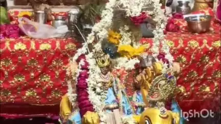 उज्जैन ग्रामीण: नई पेठ के प्राचीन गज लक्ष्मी मंदिर में गंगा दशहरा पर लक्ष्मी नारायण जी को नौका विहार करवाया गया