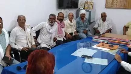 पिपरिया: पिपरिया मंडी में खरीदी बंद होने से किसान परेशान, अनुविभागीय अधिकारी को सौंपा ज्ञापन