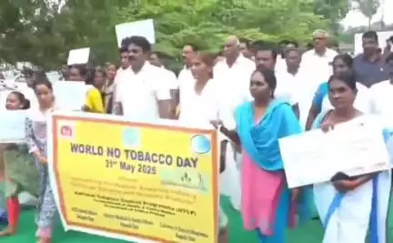 బాపట్లలో యోగేంద్ర - 2025 కార్యక్రమాన్ని నిర్వహించిన కలెక్టర్ వెంకట మురళి