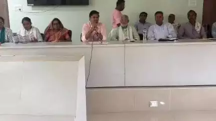 रीगा: रीगा प्रखंड कार्यालय में प्रखंड स्तरीय क्रियान्वयन समिति की बैठक आयोजित, मंत्री भी हुए शामिल