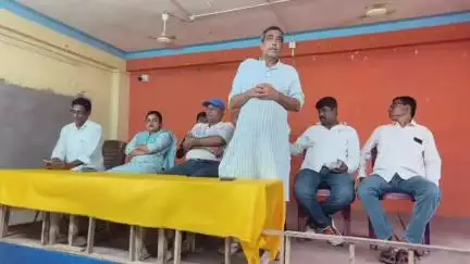 আমডাঙা: ২১শে জুলাই ও ২৬'এর নির্বাচনের প্রস্তুতি: আমডাঙ্গায় তৃণমূলের গুরুত্বপূর্ণ বৈঠক ডাকলেন বিধায়ক রফিকুর রহমান