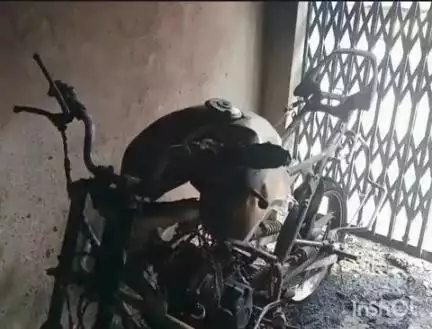 मेहदावल: नेतारी कला गांव में पुरानी रंजिश के चलते एक घर में लगाई आग