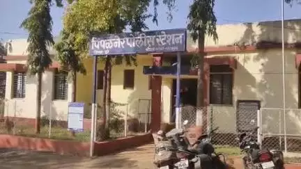 साक्री: पिंपळनेर येथे दुचाकीच्या डिक्कीतून अडीच लाखांची रोकड लंपास...