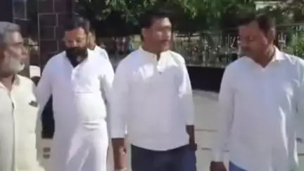 निरसा/चिरकुंडा: युवा RJD धनबाद के जिलाध्यक्ष राजेश कुमार मिश्रा ने मुग्मा एरिया के GM से कोयले के अवैध उत्खनन पर बात की