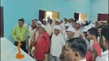 बलिया: ई किसान भवन के सभागार में प्रखंड स्तरीय प्रशिक्षण सह उपादान वितरण कार्यक्रम आयोजित
