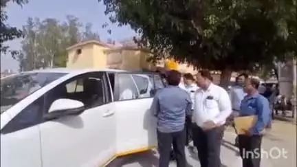दातागंज: उसावां में विशेष सचिव चिकित्सा ने 15 विभागों की बैठक कर सीएचसी का निरीक्षण किया