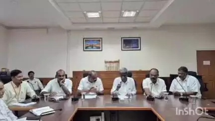 ಕಾಪು: ನಗರದ ಜಿಲ್ಲಾಧಿಕಾರಿ ಕಚೇರಿಯ ಕೋರ್ಟ್ ಹಾಲ್ನಲ್ಲಿ, ಏಕ ನಿವೇಶನ ನಕ್ಷೆ ಮತ್ತು ನಮೂನೆ 9/11 ನಲ್ಲಿ ಎದುರಿಸಲಾಗುತ್ತಿರುವ ಸಮಸ್ಯೆಗಳ ಬಗ್ಗೆ ಸಭೆ